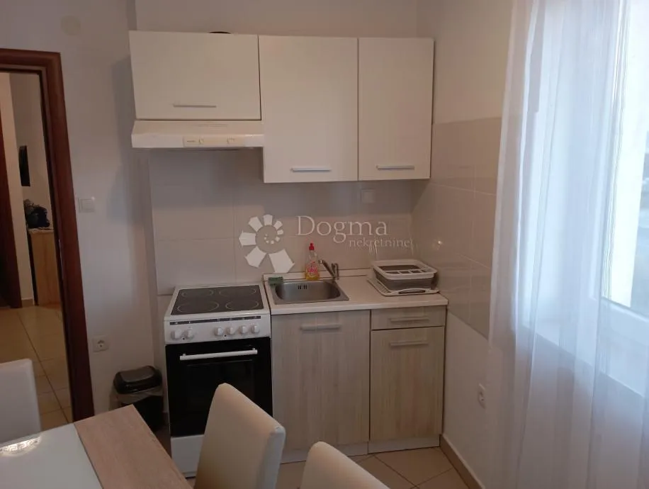 apartman krk, 43 m2 sa terasom, vrtom i pogledom na more - slika 3