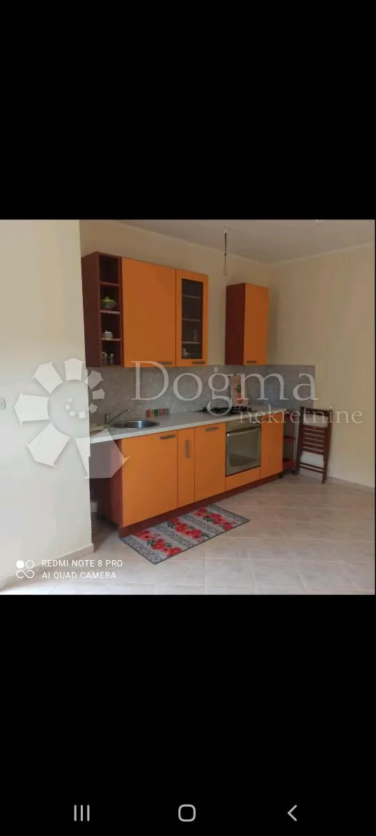 prodaja kuće 80m od mora, 6 apartmana - slika 25