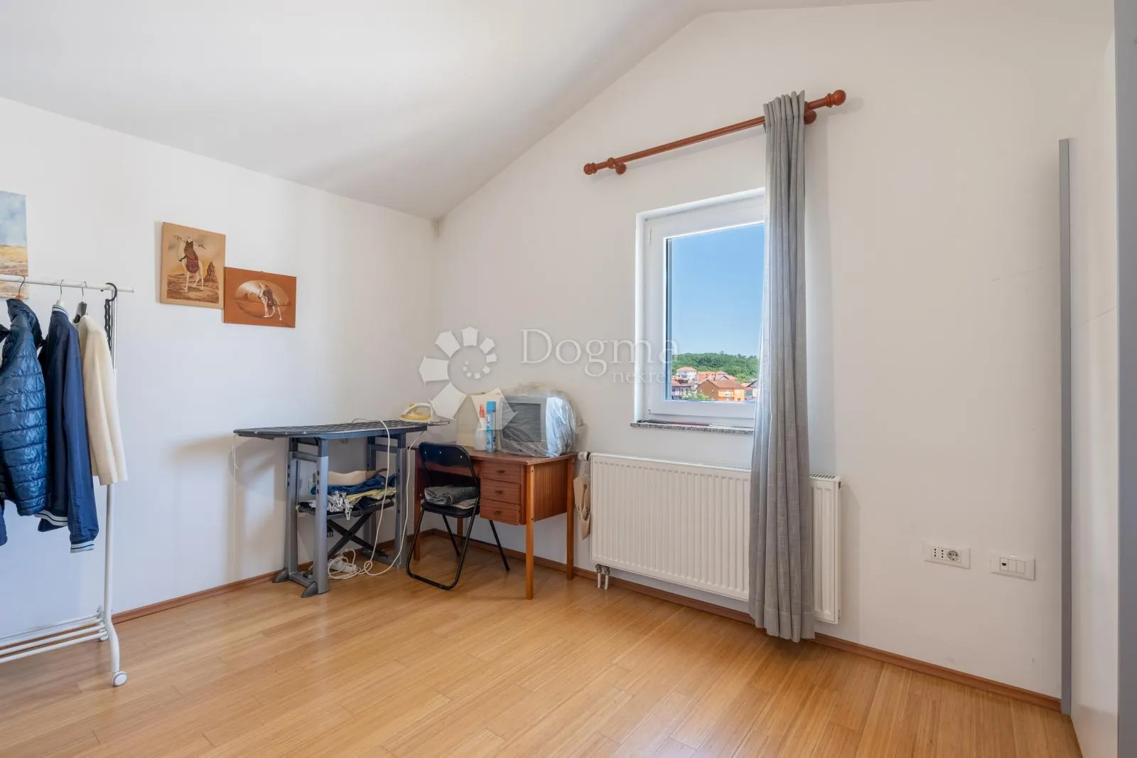 srdoči-240m2 više parkirna mjesta,okućnice 931m2 - slika 15