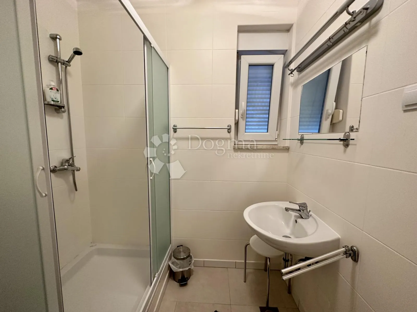 prilika! penthouse sa panormaskim pogledom i bazenom crikvenica - slika 15