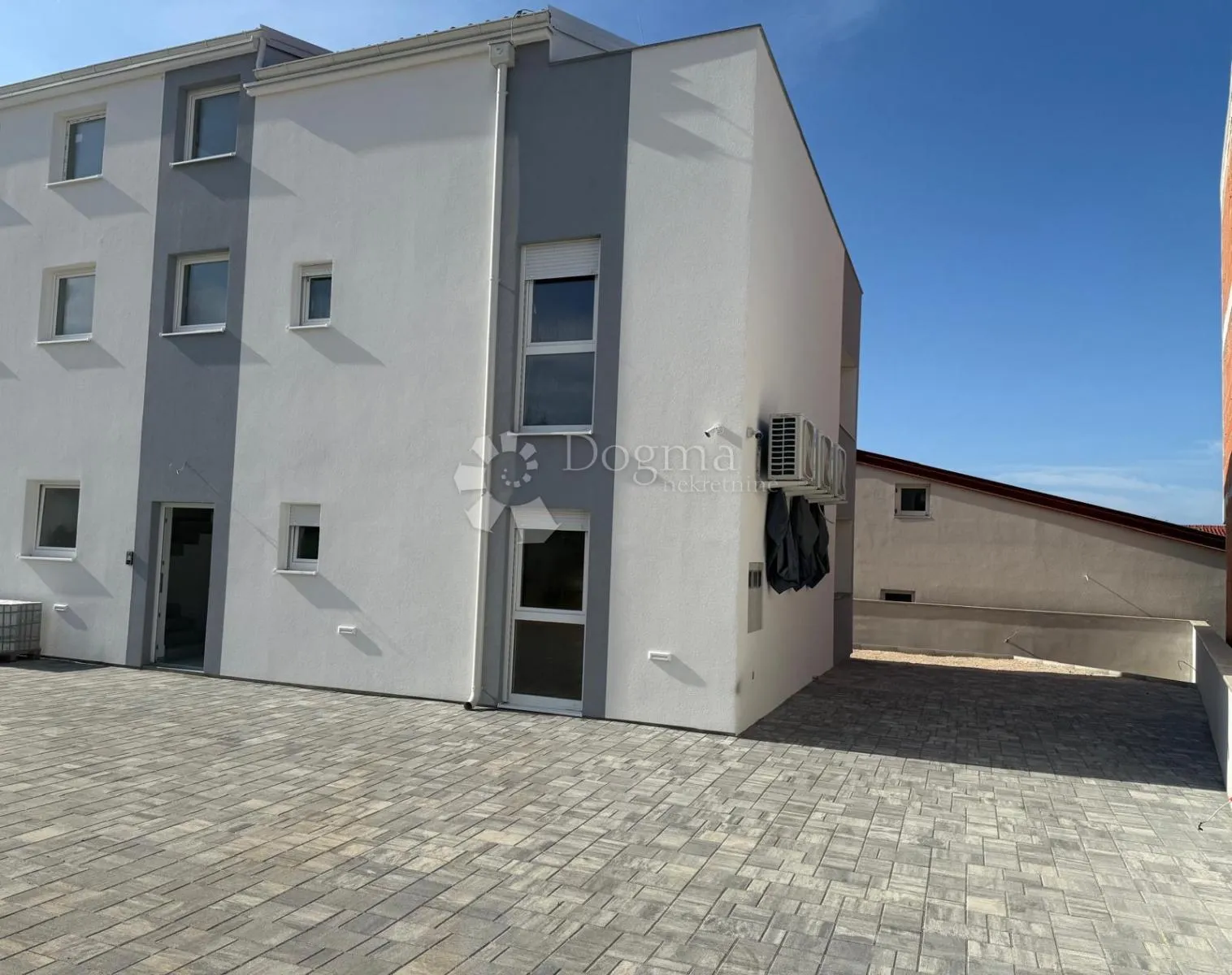 stan u prizemlju novogradnje 92m2, sa dvorištem 95m2, na otoku viru - slika 21
