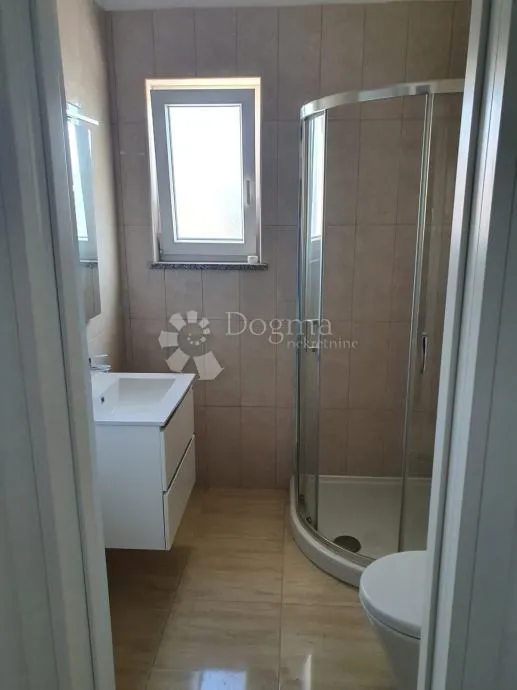 apartman s bazenom malinska - slika 11