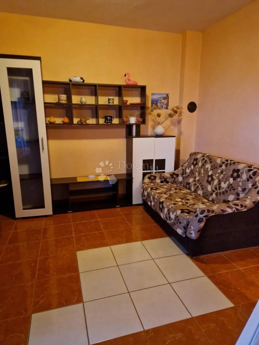 odličan apartman na otoku viru – svega 400 m od mora - slika 14