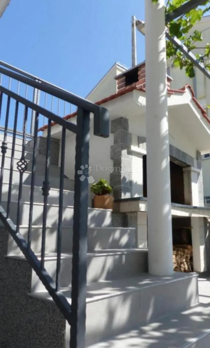 dvojna kuća na 150m od mora, okrug gornji - slika 16