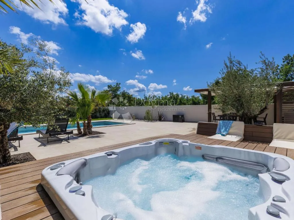 poreč - luksuzna vila s bazenom, wellnessom i 3 spavaće sobe - slika 31