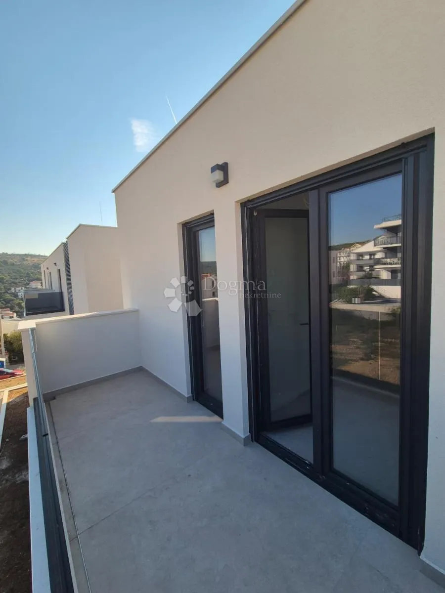 luksuzni penthouse s jacuzzijem (s16), pogledom na more i dva garažna mjesta – treći kat - slika 15