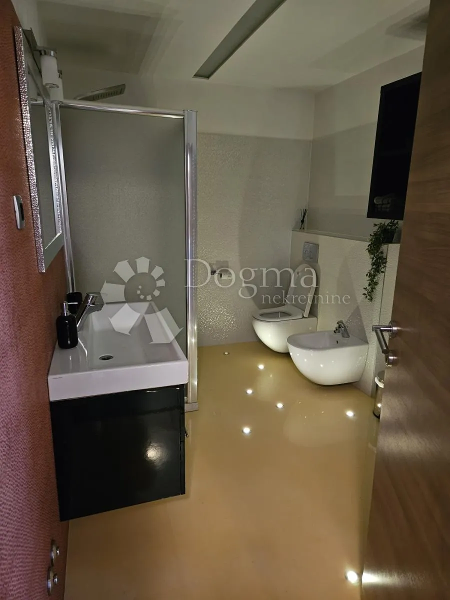 risika - kuća sa bazenom i jacuzziem - slika 4