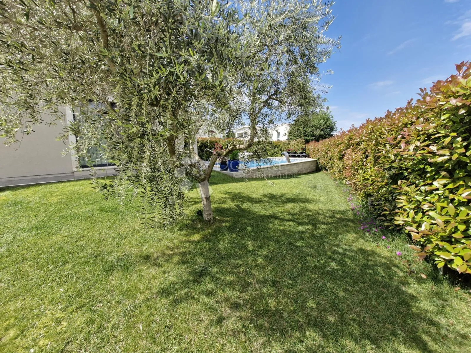 izvanredna vila na atraktivnoj lokaciji - slika 28