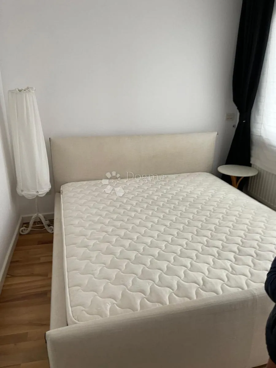 luksuzni troetažni penthouse sa terasom i bazenom - slika 8