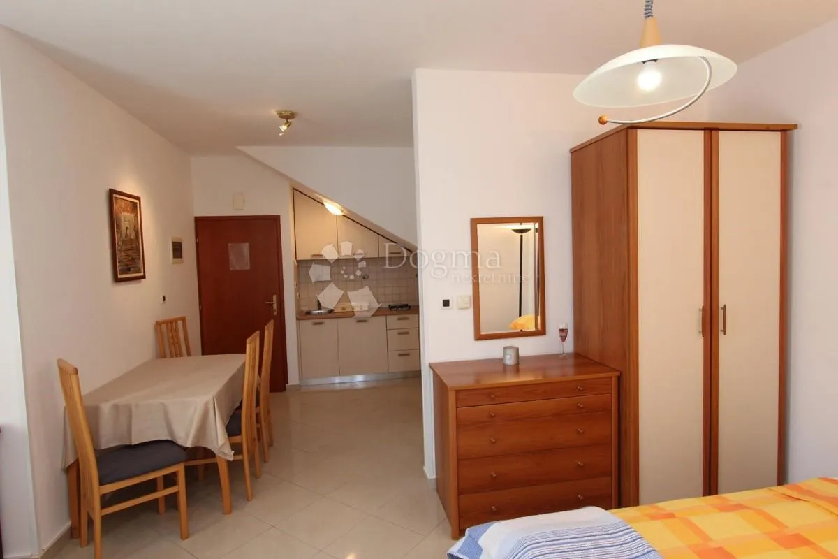 kuća sa apartmanima - slika 31
