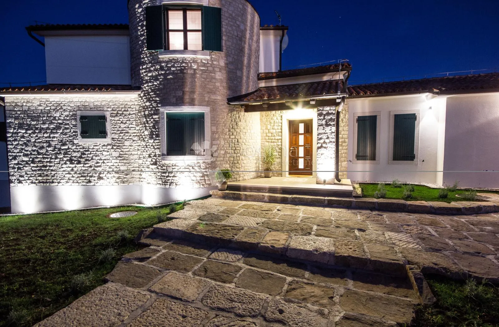 elegantna vila u istri – spoj tradicije, komfora i vrhunske lokacije - slika 57