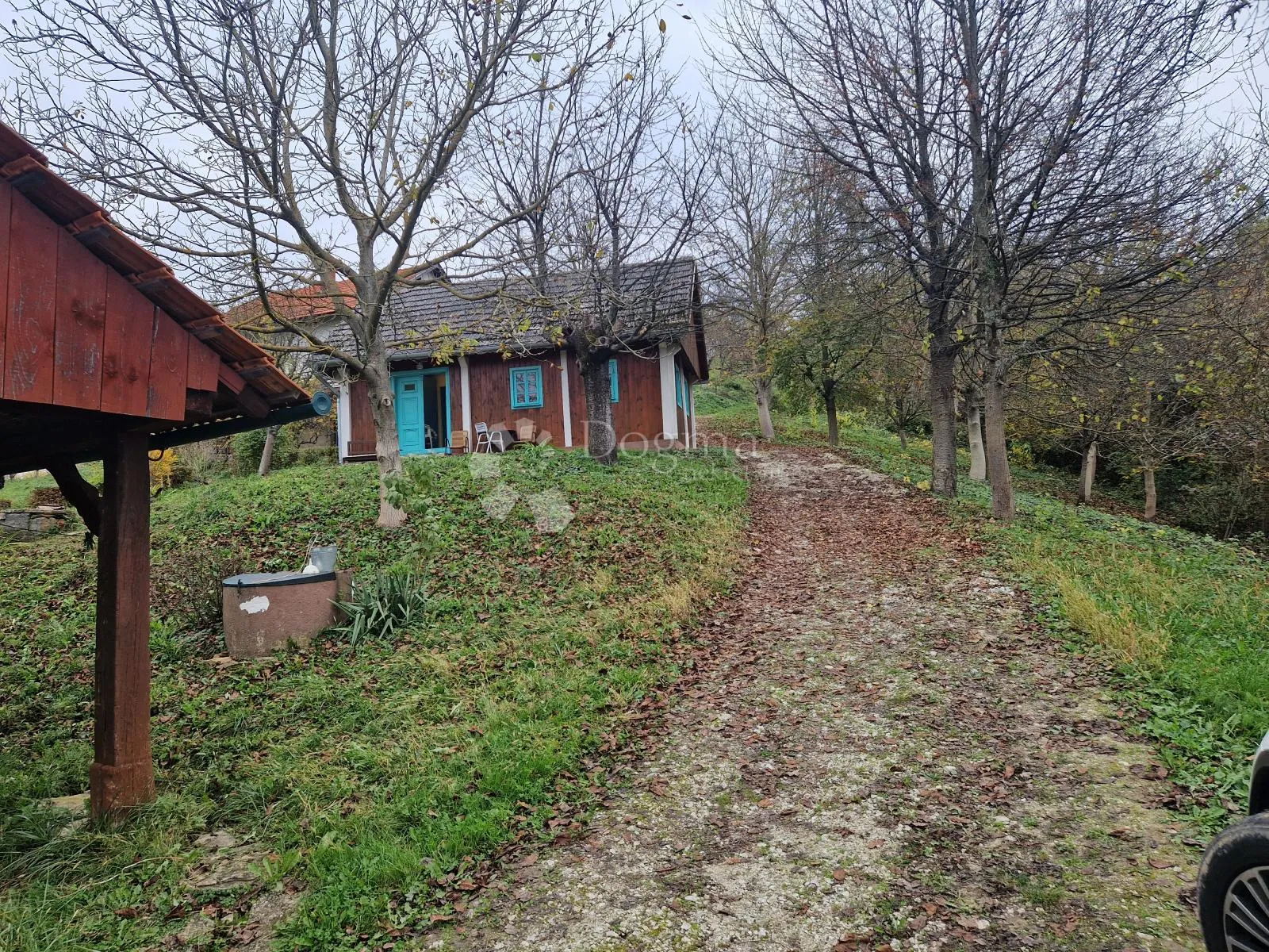 dvije drvene kućice na cca 15.000 m² zemljišta s pogledom na veliki tabor - slika 3