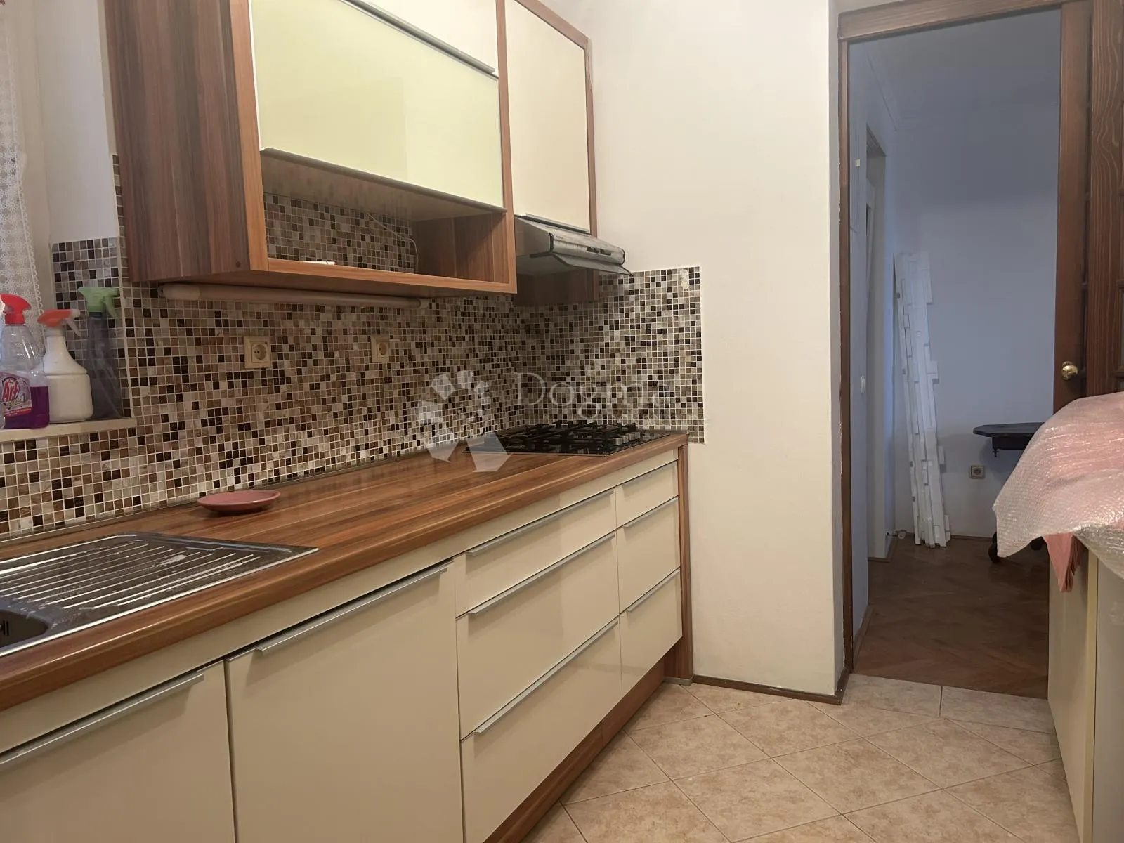 škurinje kuća sa tri stana - slika 17