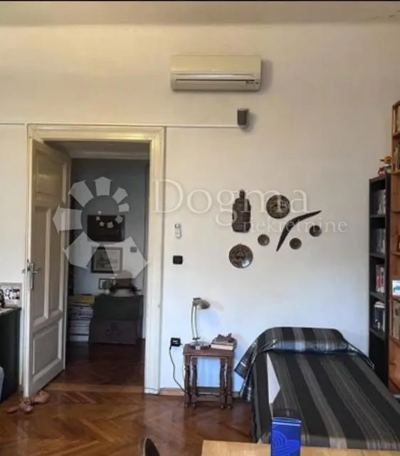 centar -78.19,1s+db prekrasan pogled na guverrnerovu palaču - slika 7