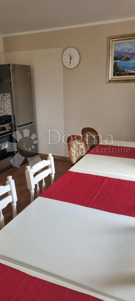 uhodani posao vila sa restoranom 2 km od mora - slika 14