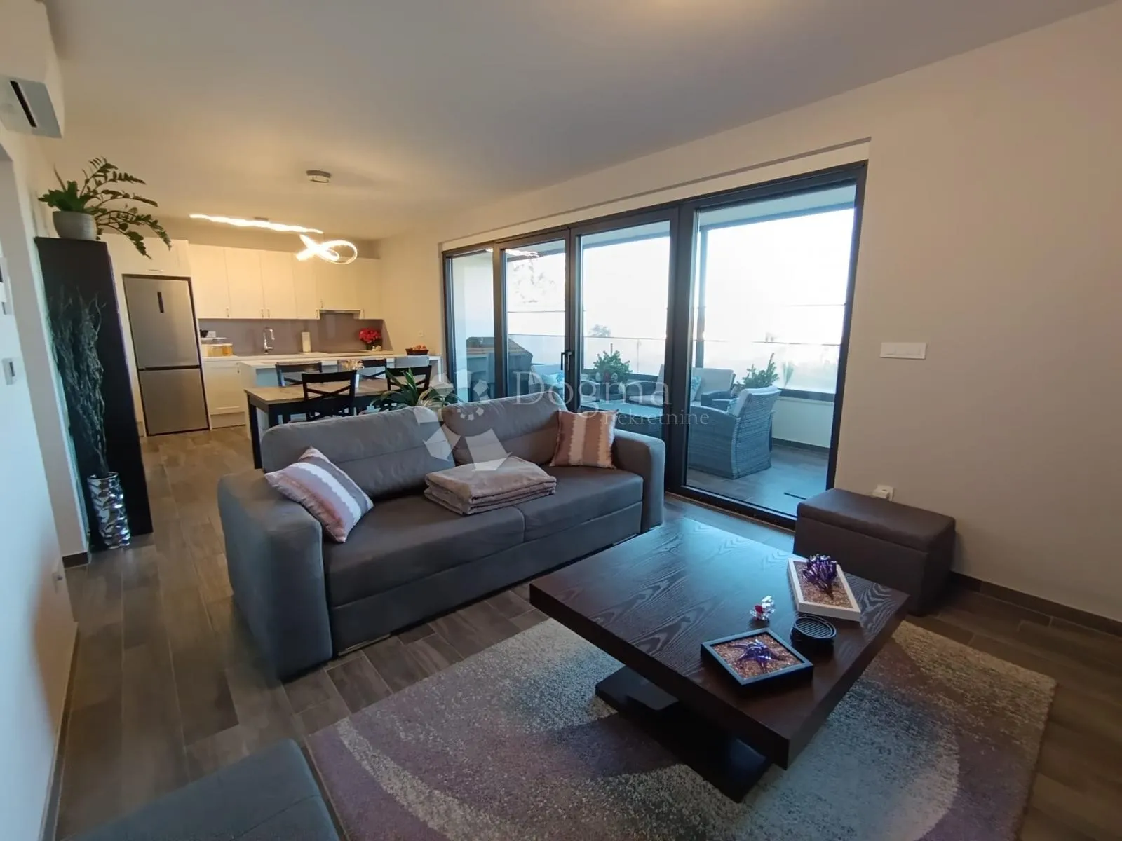 odličan stan/apartman sa 19 m2 terase - malinska - slika 1