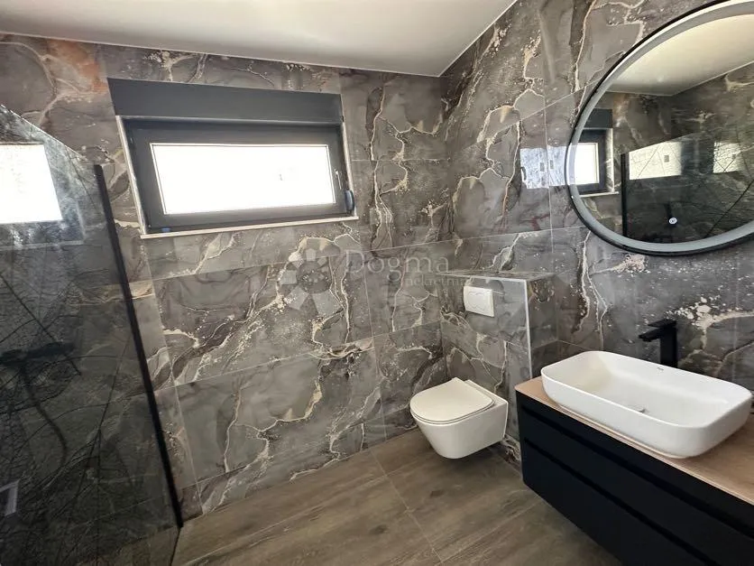 luksuzni apartman na moru - slika 22
