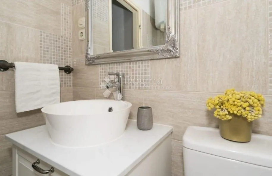 prodaja dva zasebna apartmana s pogledom na more - slika 26