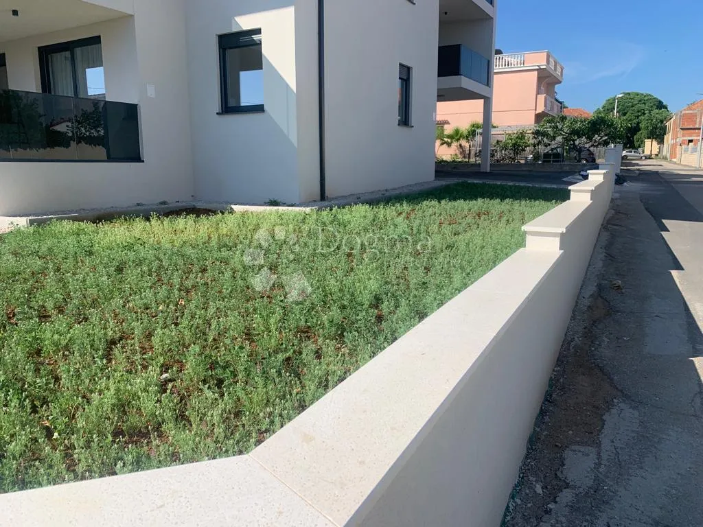 vodice-novogradnja sa garažom, 143m2 - slika 9