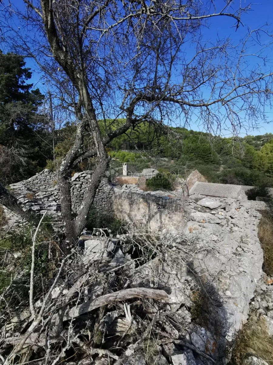 poljoprivredno zemljište sa kamenim ruševnim kućicama - slika 13