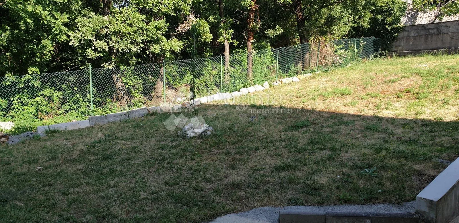srdoči kuća na odličnoj lokaciji - slika 16