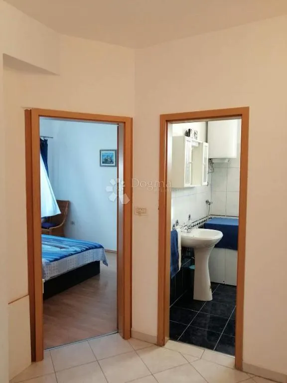 funtana!prilika!uhodana apartmanska kuća na parceli sa velikim potencijalom! - slika 24