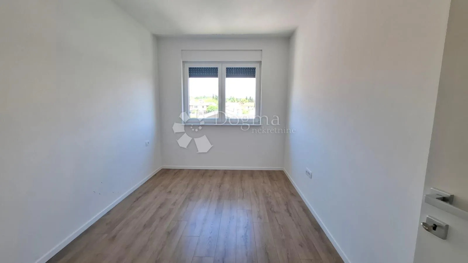 penthouse sa 3ss+db i krovnom terasom 800m od mora - slika 10