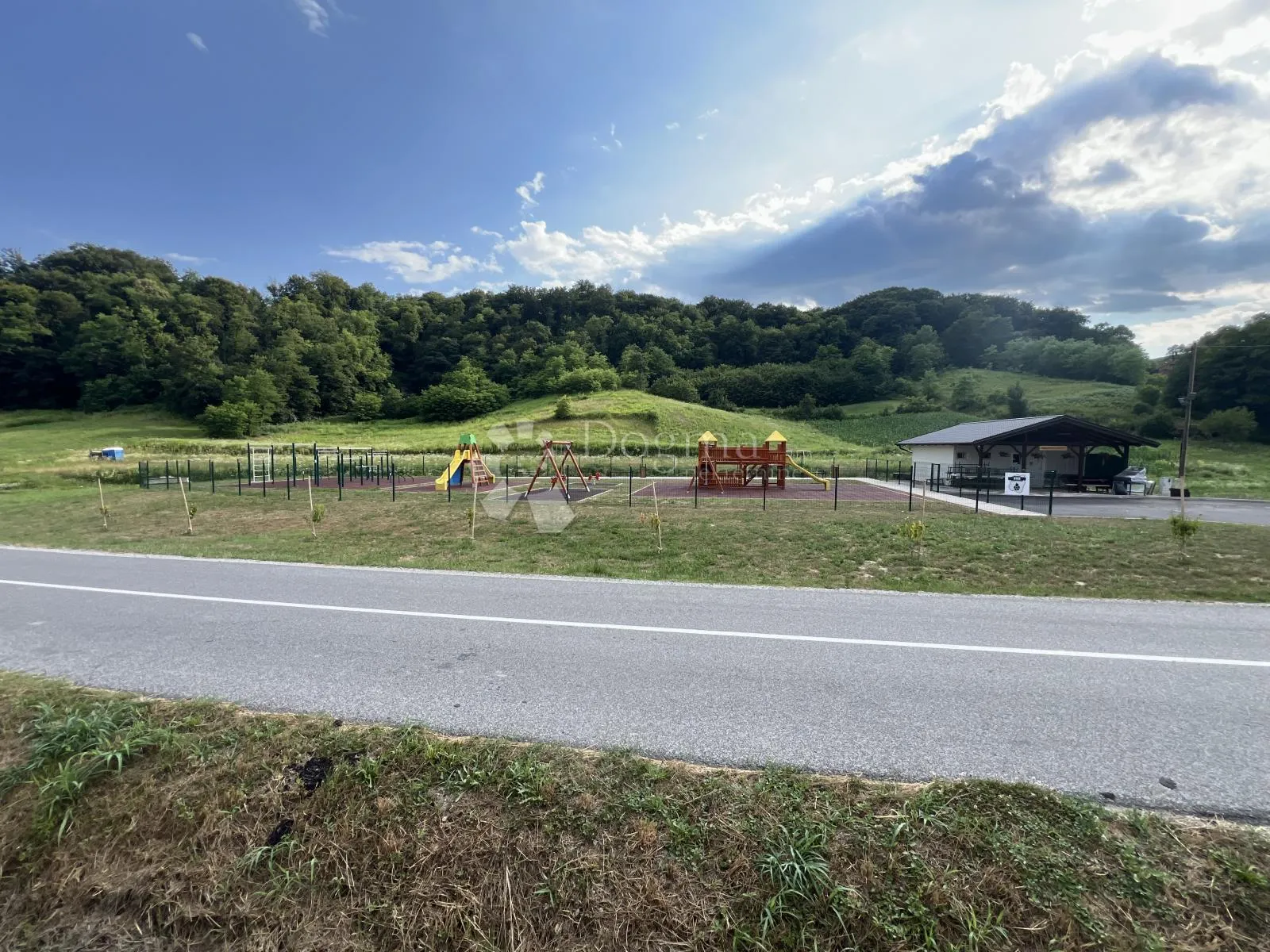 građevinsko zemljište - 861 m2 - slika 1