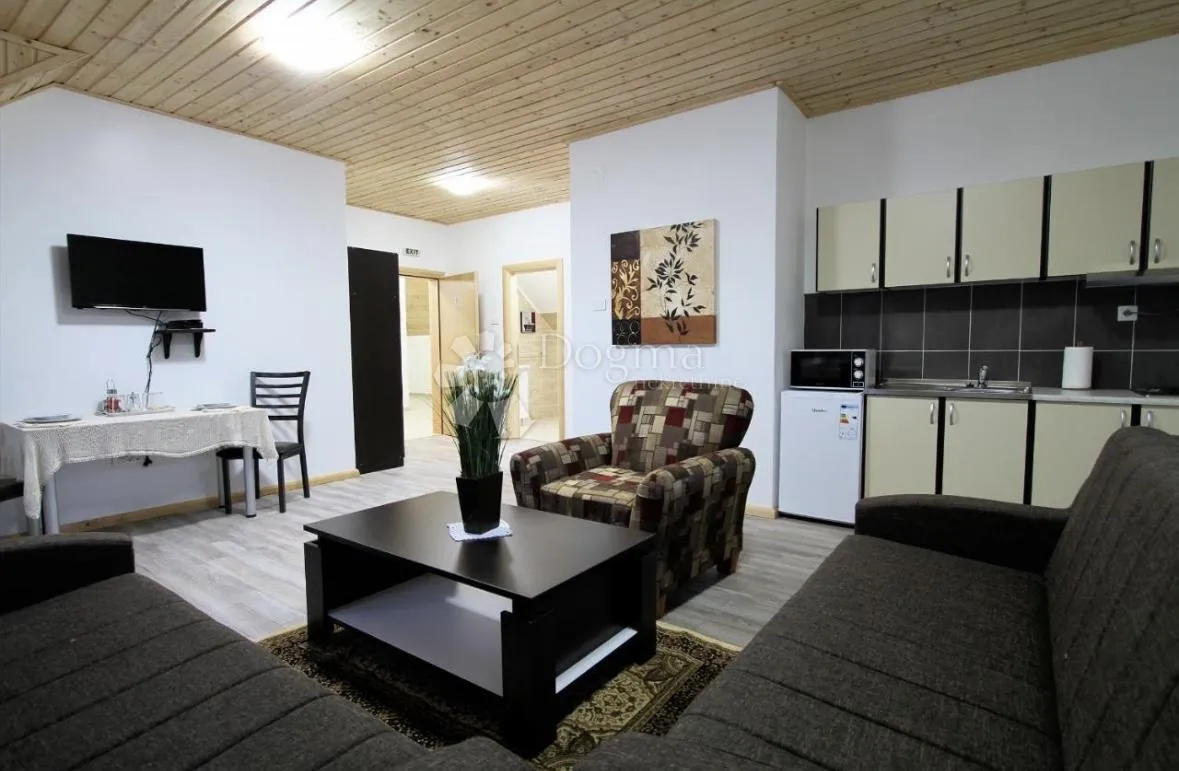 resort u srcu like nadomak plitvica - uhodan posao !!! - slika 13