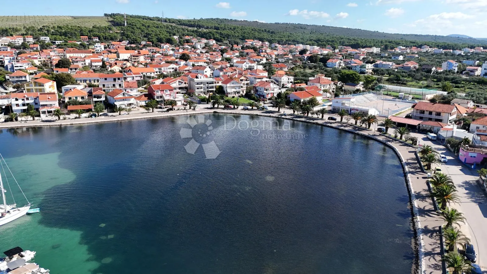 kuća sa restoranom, 1 red uz more - slika 3
