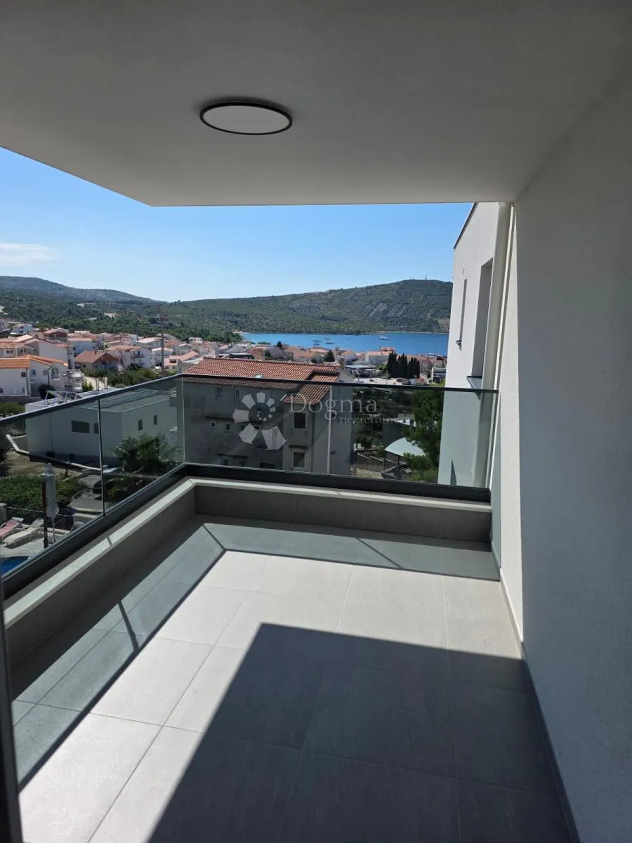 primošten- ekskluzivni penthouse s predivnim pogledom - slika 11