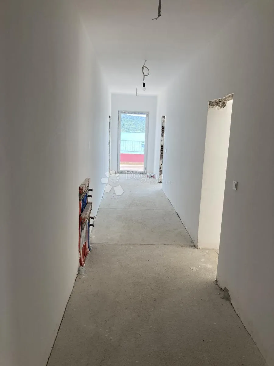 prilika - apartmanska kuća u pirovcu, 1. red do mora - slika 56