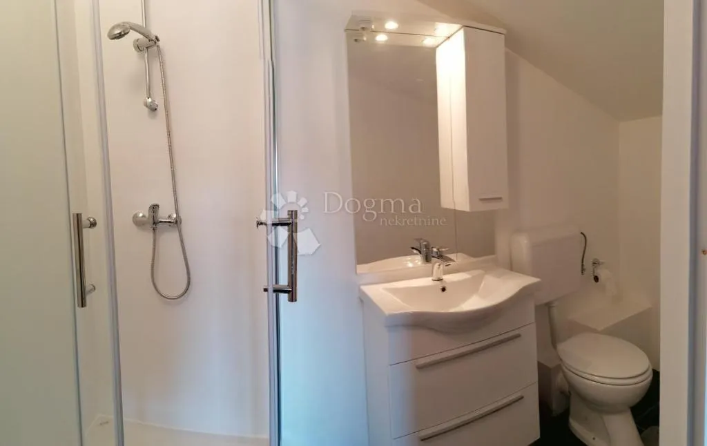 funtana!prilika!uhodana apartmanska kuća na parceli sa velikim potencijalom! - slika 48