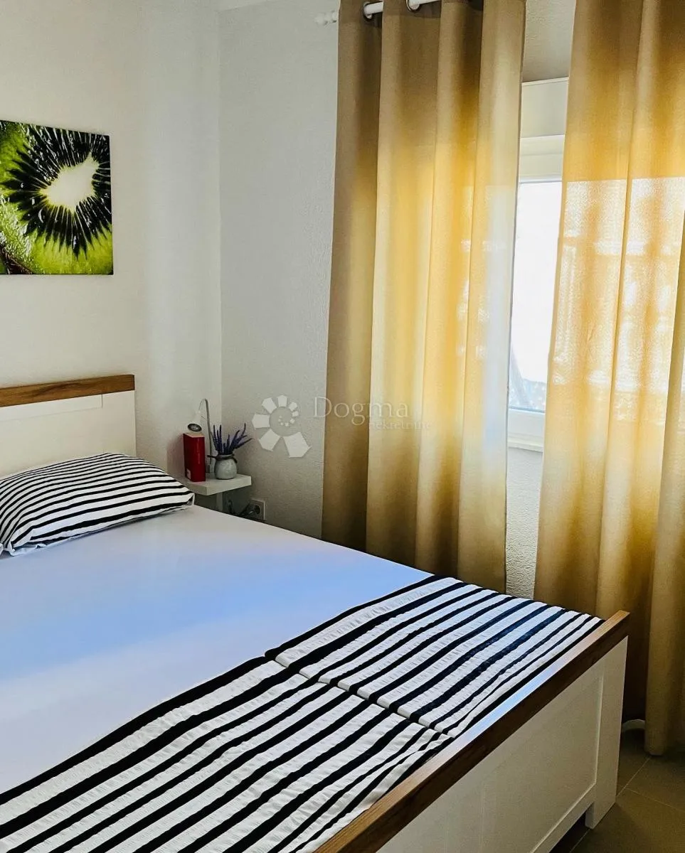 rogoznica- prilika! kuća s 5 apartmana 150m od plaže - slika 20