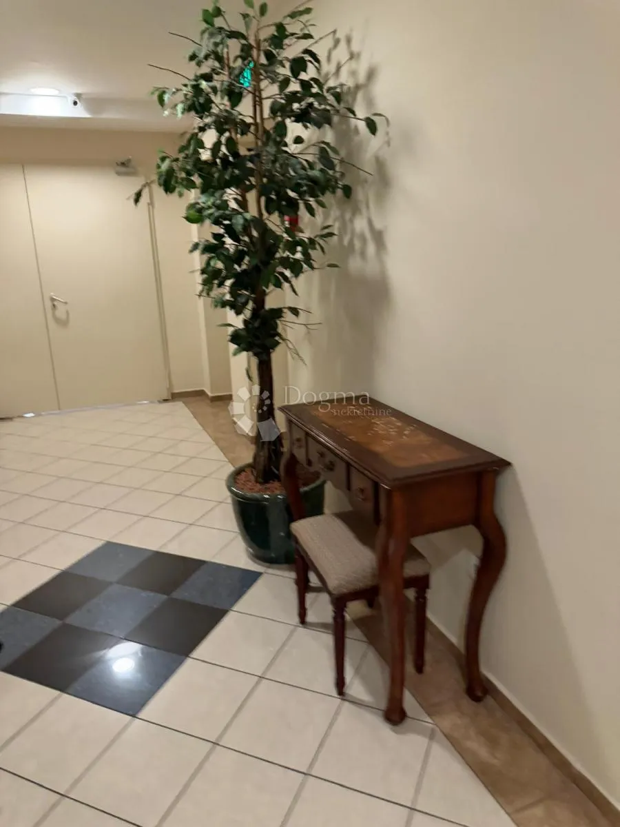 importanne centar – moderan stan sa liftom i recepcijom (58 m²) - slika 3
