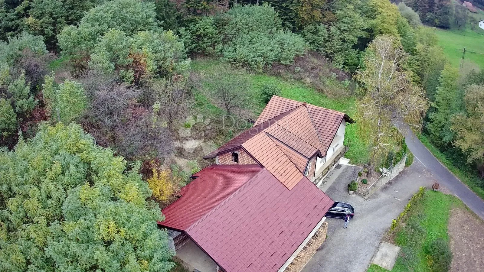 imanje sa odvojenim stambenim prostorima i pomoćnom zgradom! - slika 3
