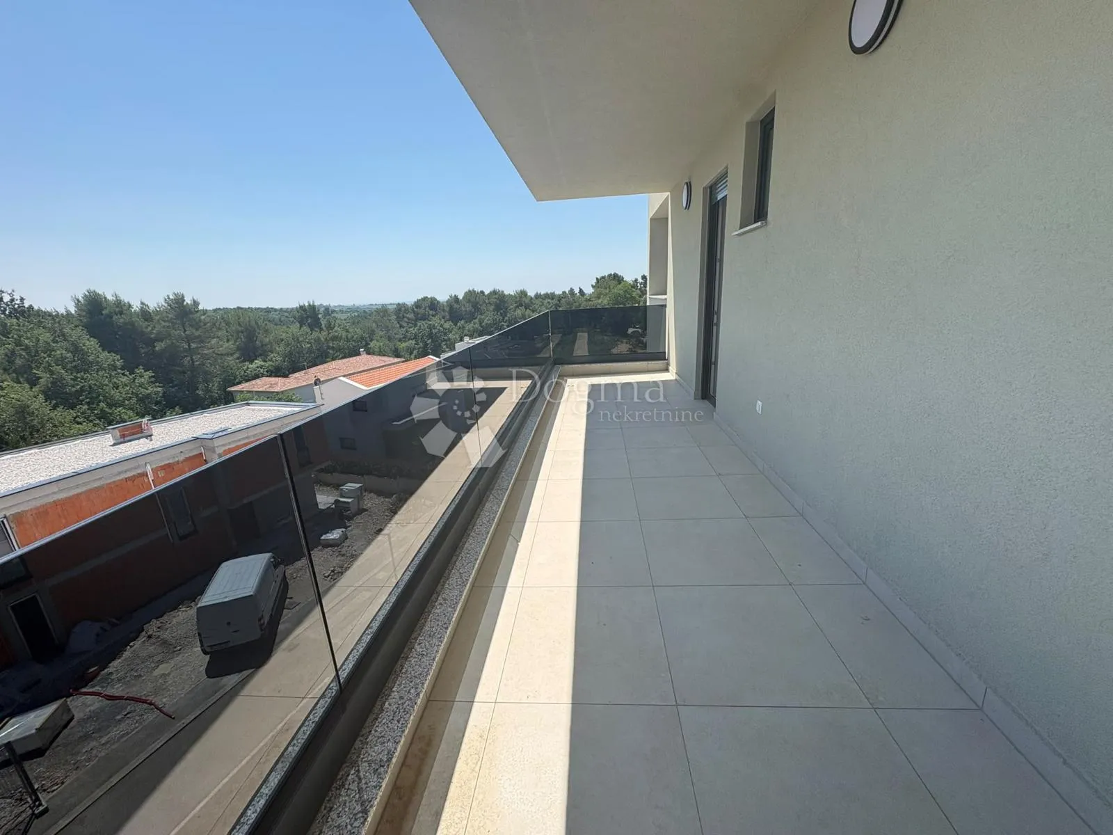 penthouse sa 3ss+db i krovnom terasom 800m od mora - slika 14