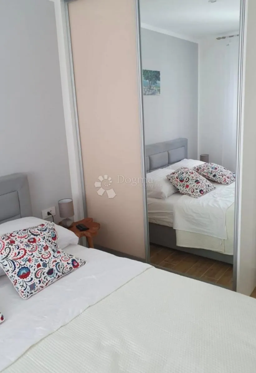 dvojna kuća na 150m od mora, okrug gornji - slika 10