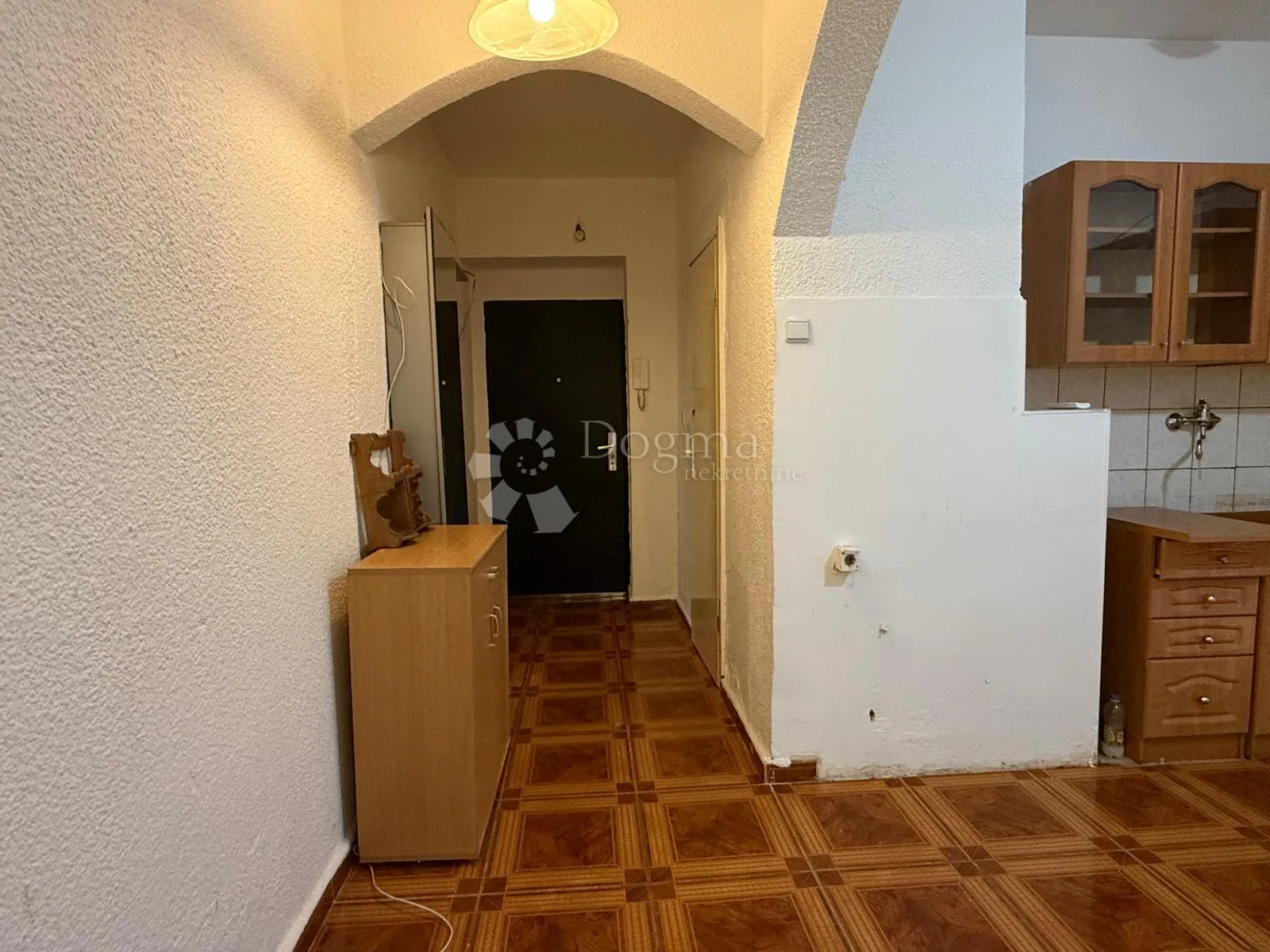 stan na odličnoj lokaciji - slika 8
