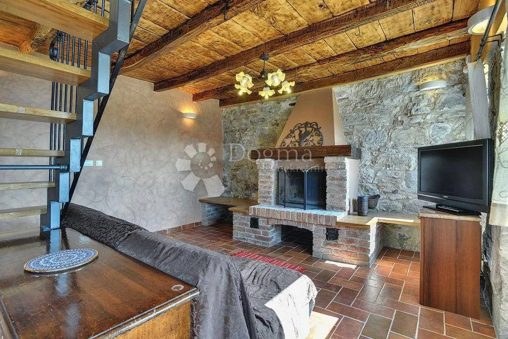 kamene vile u rustikalnom stilu s panoramskim pogledom - slika 19