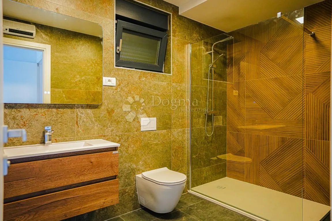 ekskluzivna villa s bazenom - slika 14
