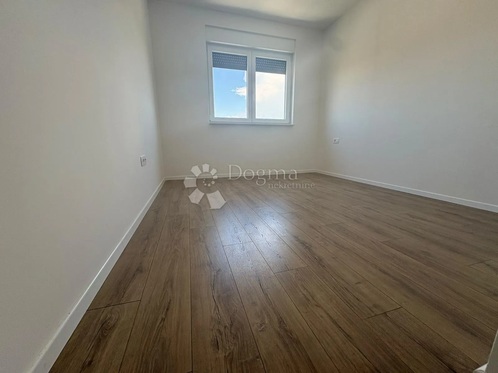 penthouse sa 3ss+db i krovnom terasom 800m od mora - slika 9