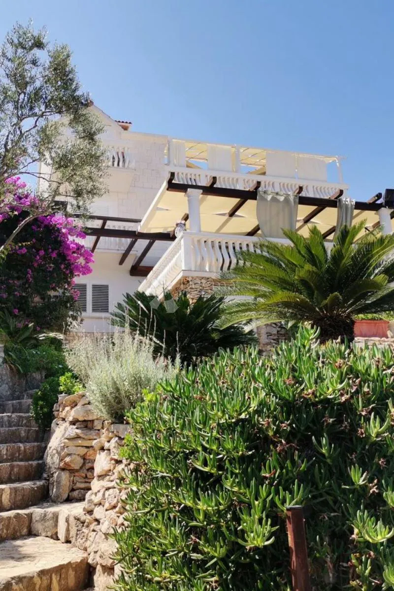 prvi red do mora: samoodrživa apartmanska vila s uhodanim poslovanjem – vela luka, korčula - slika 4