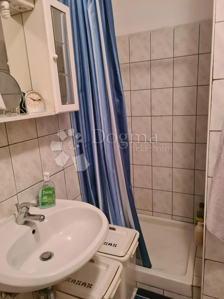 šibenik centar - kamena kuća blizu rive - slika 26