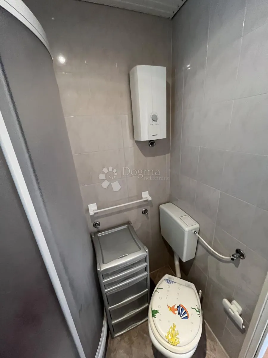 etaža u centru lovrana - slika 16