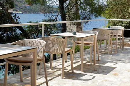 mali obiteljski hotel, prvi red do mora, vela luka - slika 3