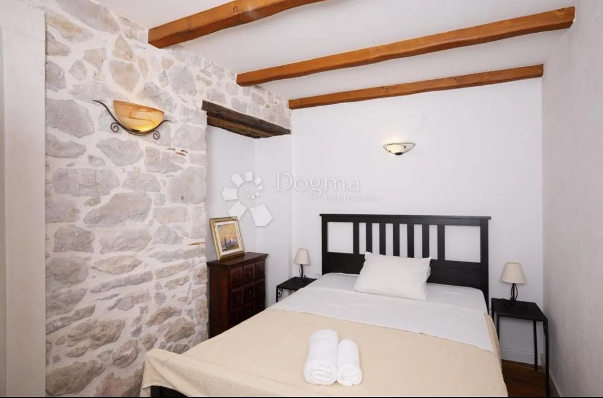 prilika! sniženo! kuća u nizu s autentičnim šarmom-veli iž, 4 ss, 185 m2 - slika 10
