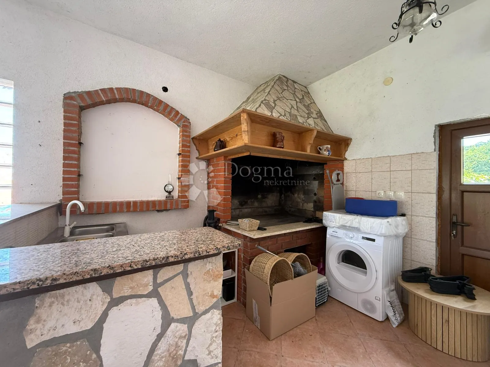 labin,kuća sa 3 stambene jedinice,istarskom konobom, nedaleko centra - slika 20