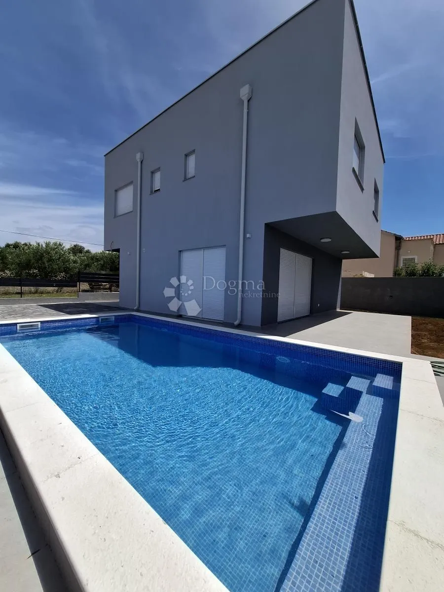 vila sa bazenom na viru - slika 1