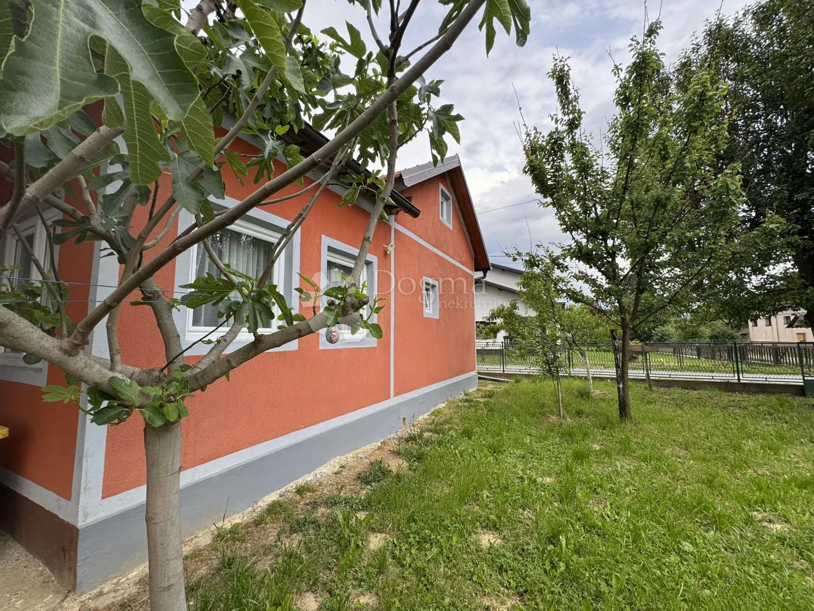 obiteljska kuća s velikom okućnicom u ždralovima - slika 3